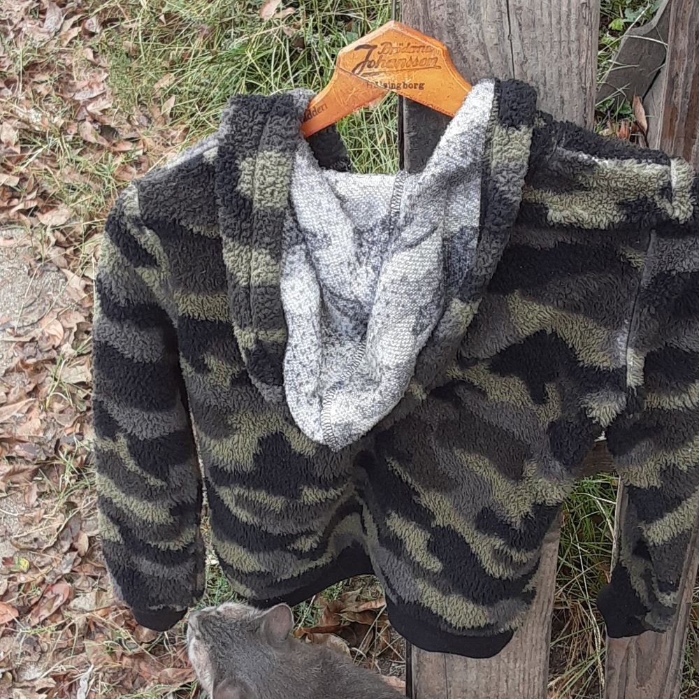 Hoodie - Picture 3 of 4